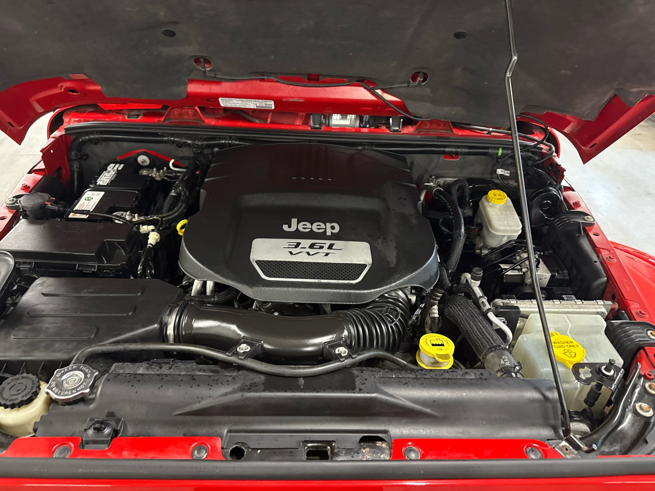 Jeep Wrangler Unlimited Sahara 4WD 2013