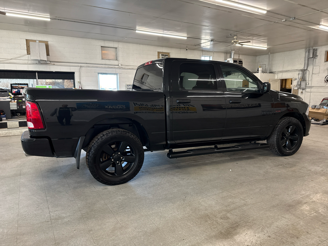 RAM 1500 Tradesman Crew Cab 4WD 2016