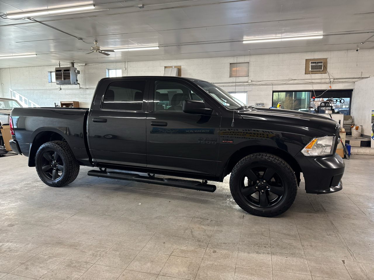 RAM 1500 Tradesman Crew Cab 4WD 2016
