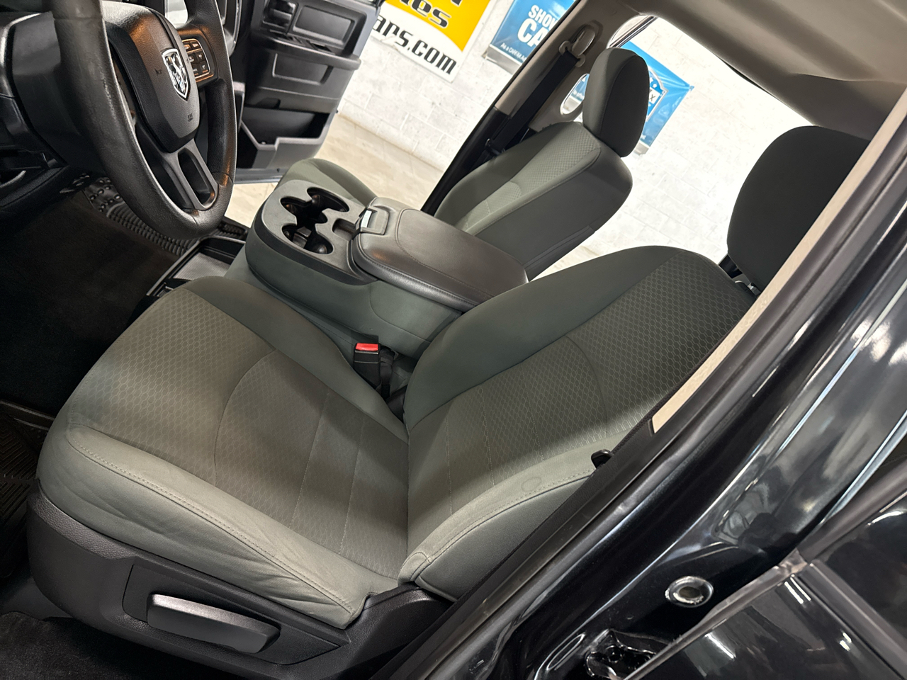 RAM 1500 Tradesman Crew Cab 4WD 2016