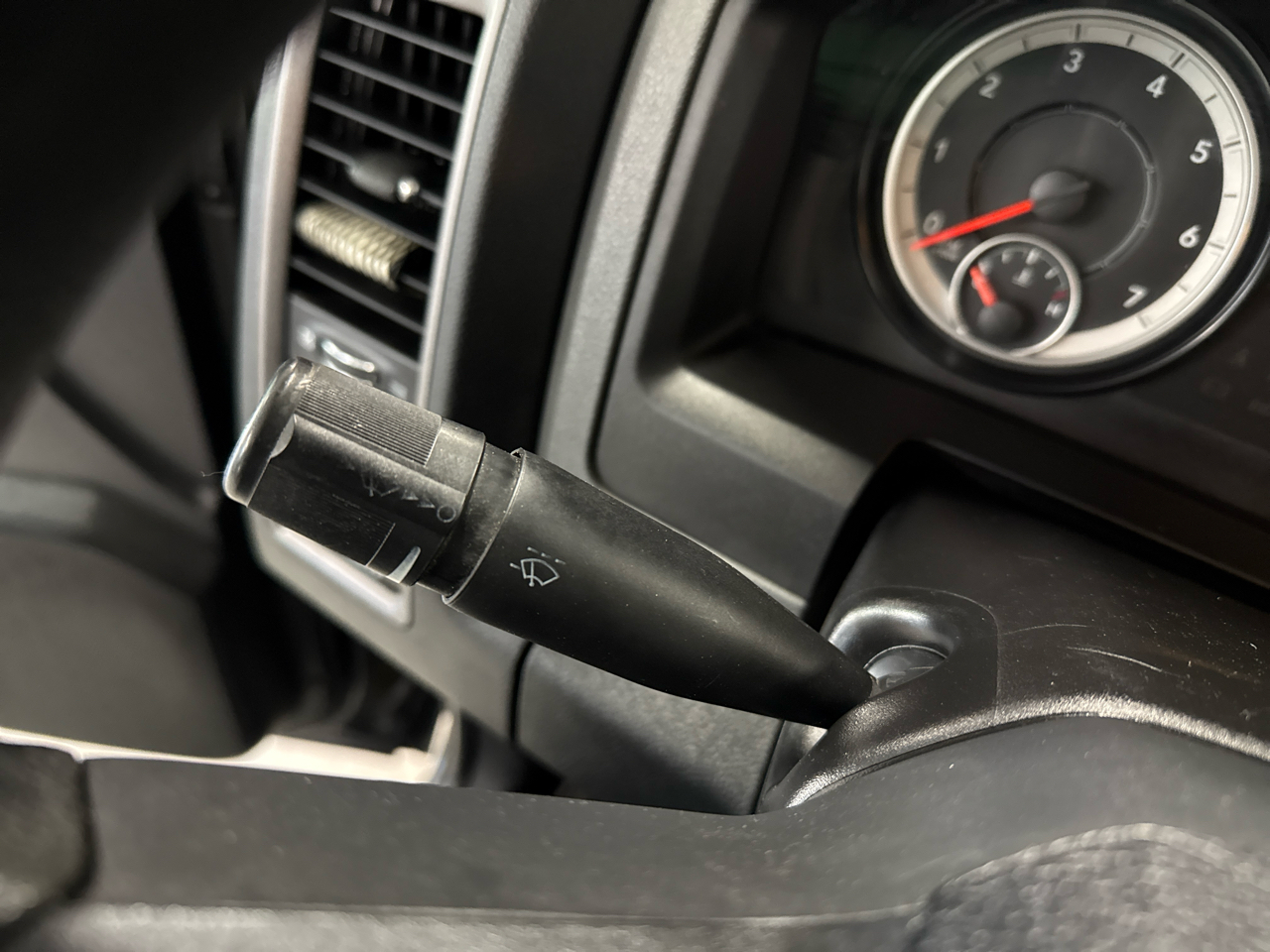 RAM 1500 Tradesman Crew Cab 4WD 2016