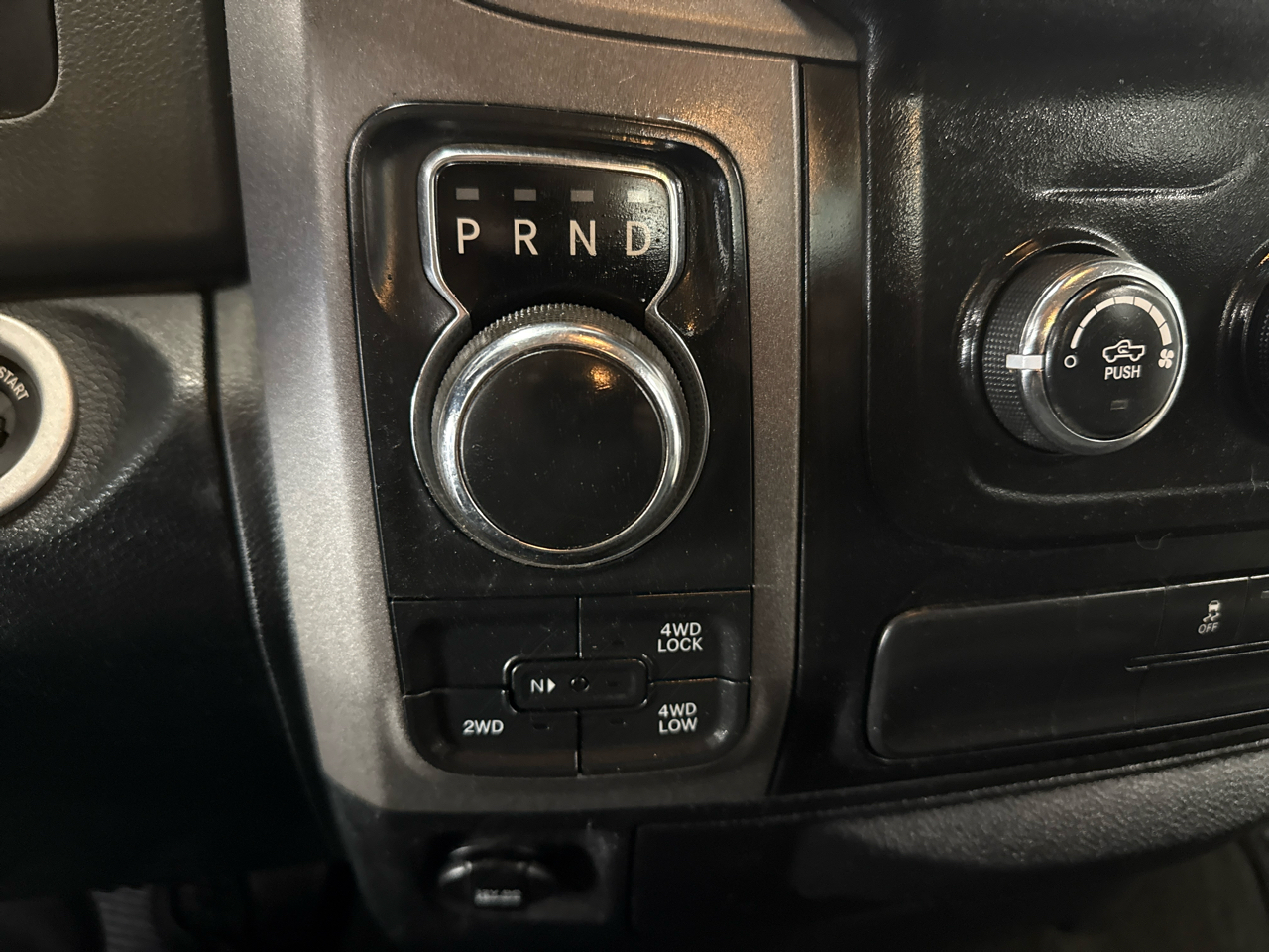 RAM 1500 Tradesman Crew Cab 4WD 2016