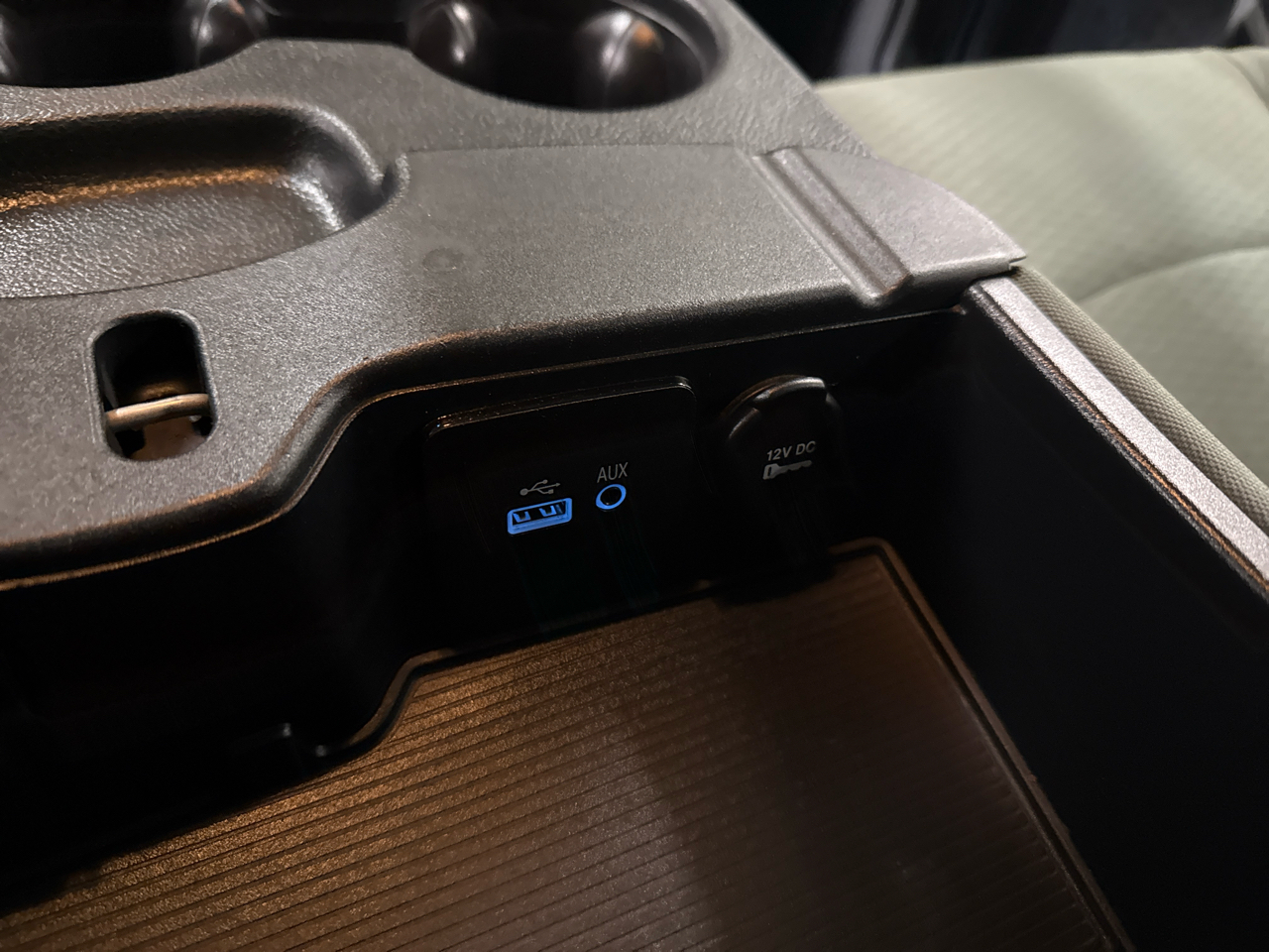 RAM 1500 Tradesman Crew Cab 4WD 2016