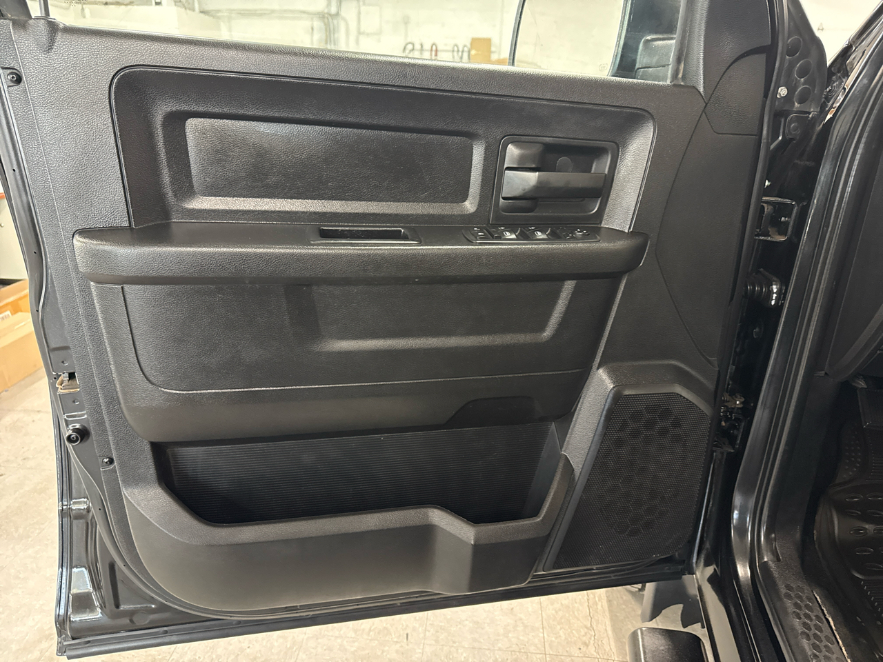 RAM 1500 Tradesman Crew Cab 4WD 2016