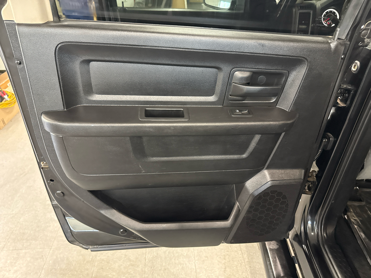 RAM 1500 Tradesman Crew Cab 4WD 2016