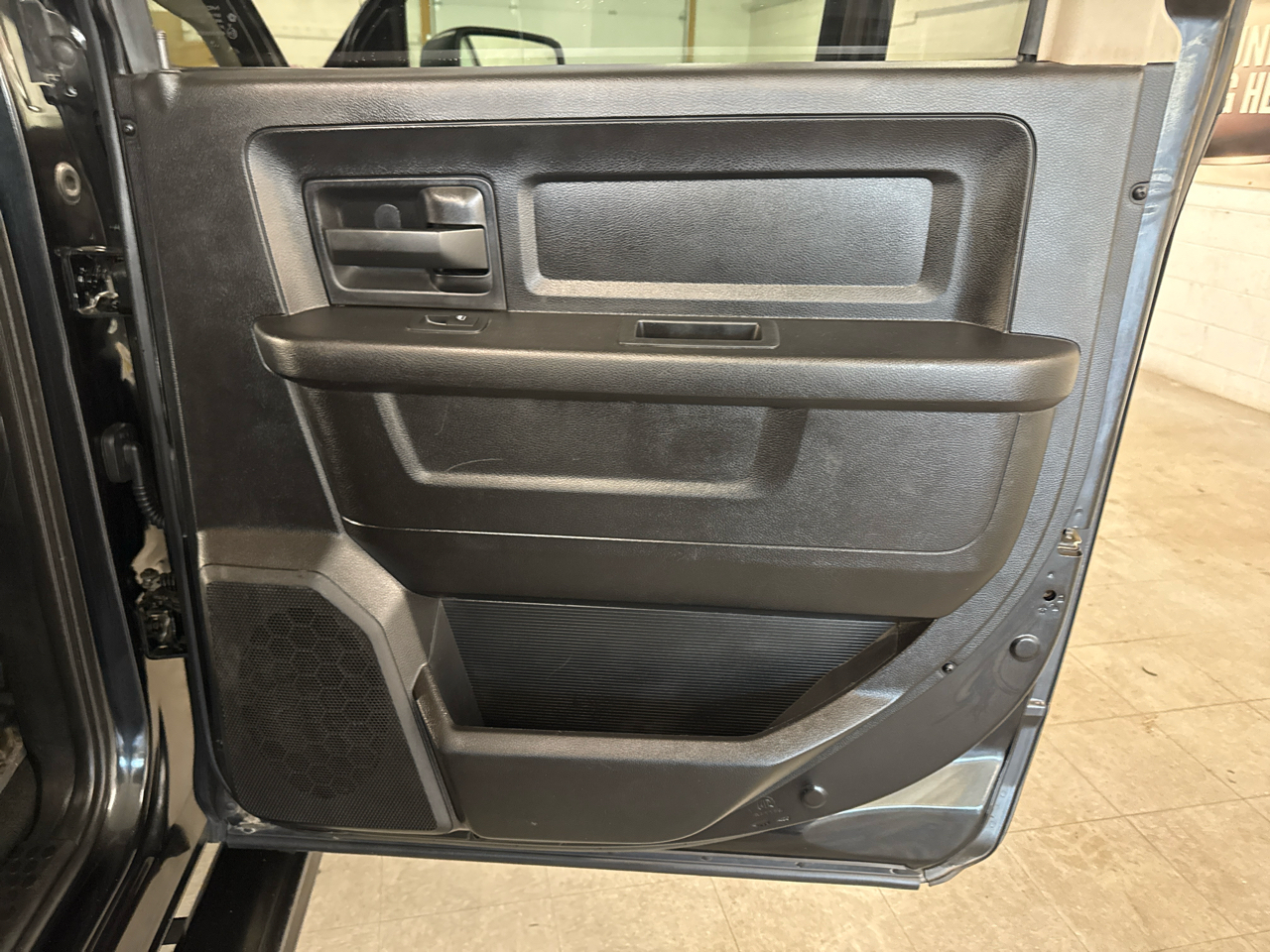 RAM 1500 Tradesman Crew Cab 4WD 2016