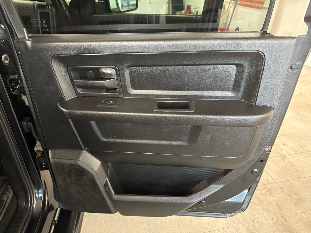 RAM 1500 Tradesman Crew Cab 4WD 2016