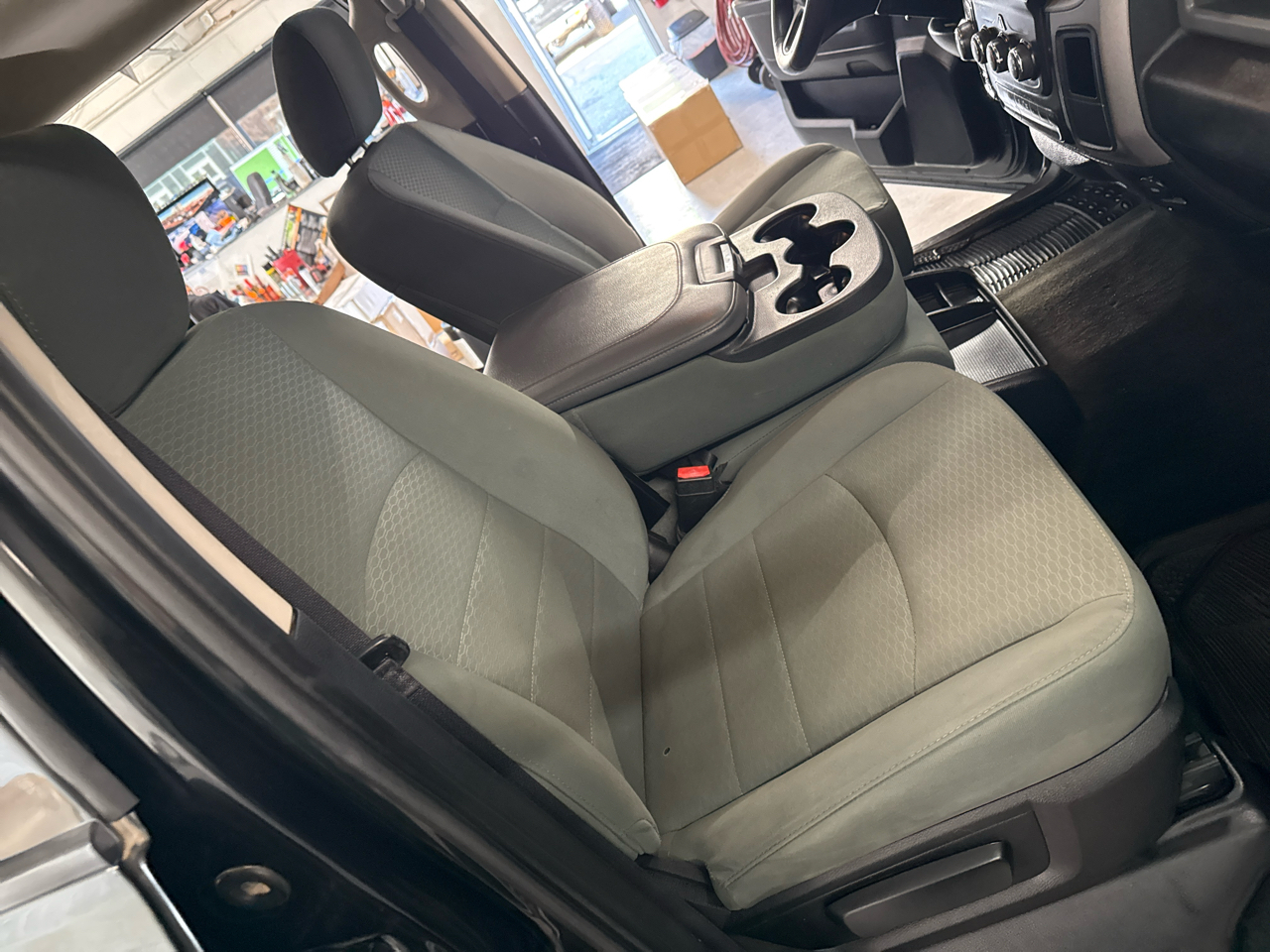 RAM 1500 Tradesman Crew Cab 4WD 2016