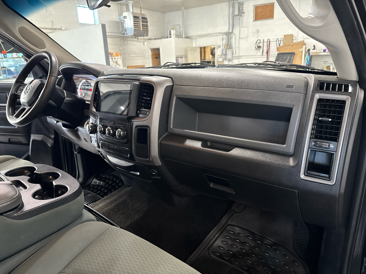 RAM 1500 Tradesman Crew Cab 4WD 2016