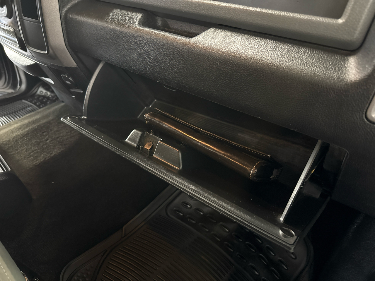 RAM 1500 Tradesman Crew Cab 4WD 2016