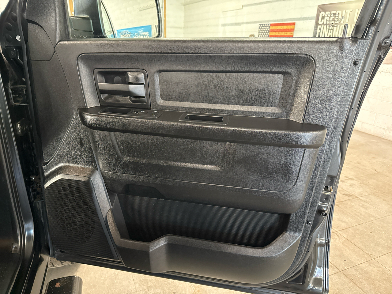 RAM 1500 Tradesman Crew Cab 4WD 2016