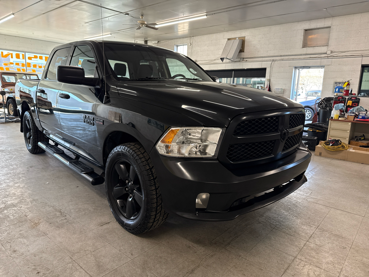 RAM 1500 Tradesman Crew Cab 4WD 2016