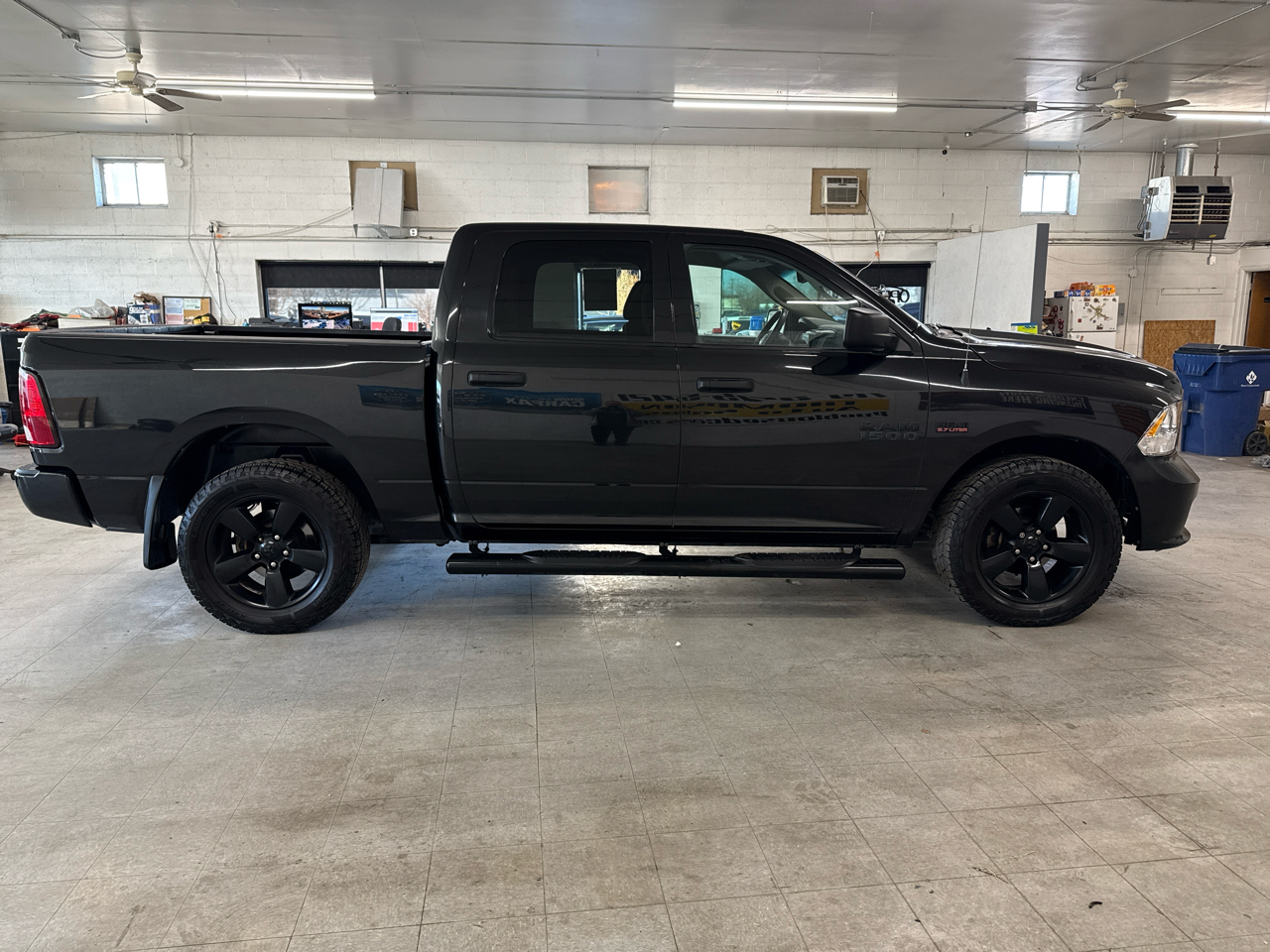 RAM 1500 Tradesman Crew Cab 4WD 2016