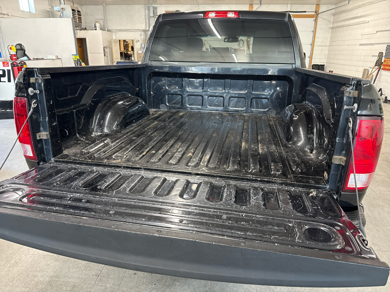 RAM 1500 Tradesman Crew Cab 4WD 2016