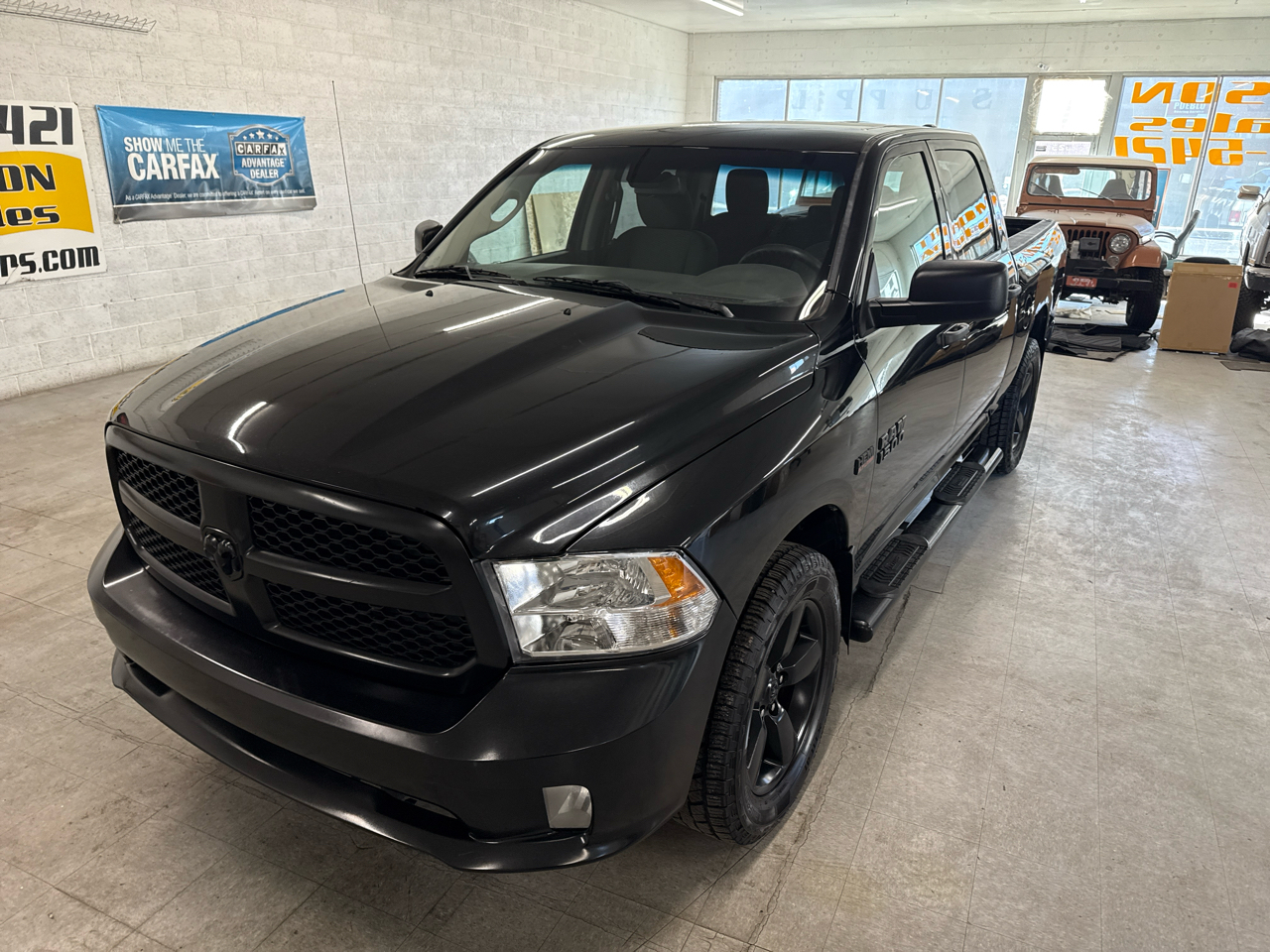 RAM 1500 Tradesman Crew Cab 4WD 2016