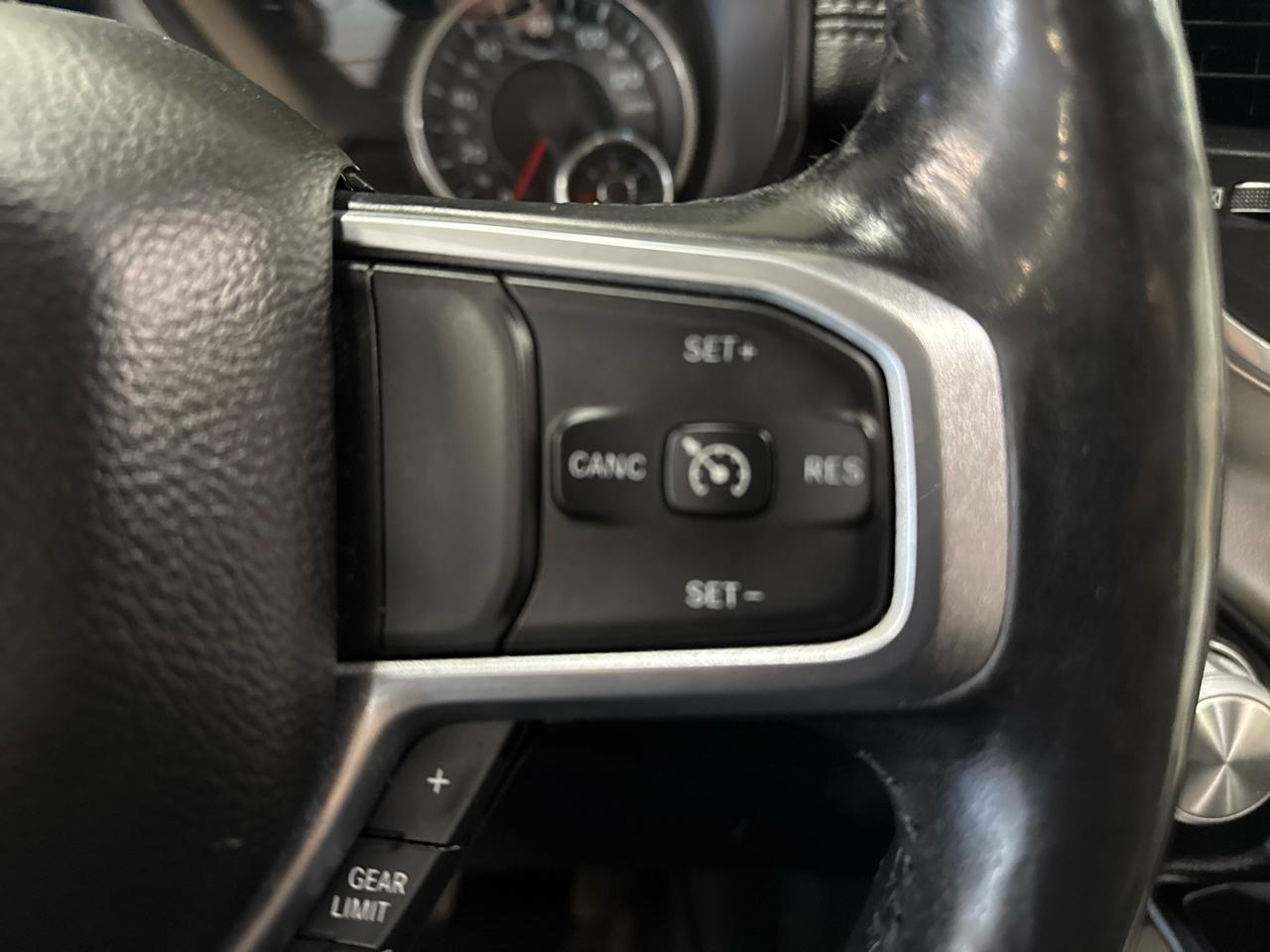 RAM 1500 Laramie Crew Cab 4WD 2020