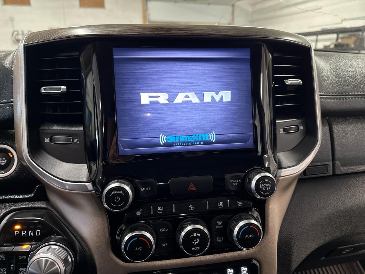 RAM 1500 Laramie Crew Cab 4WD 2020