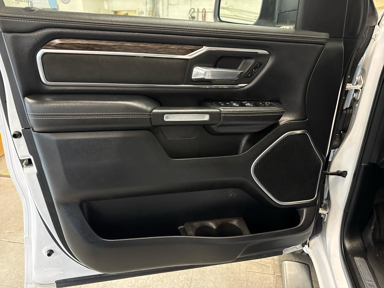 RAM 1500 Laramie Crew Cab 4WD 2020