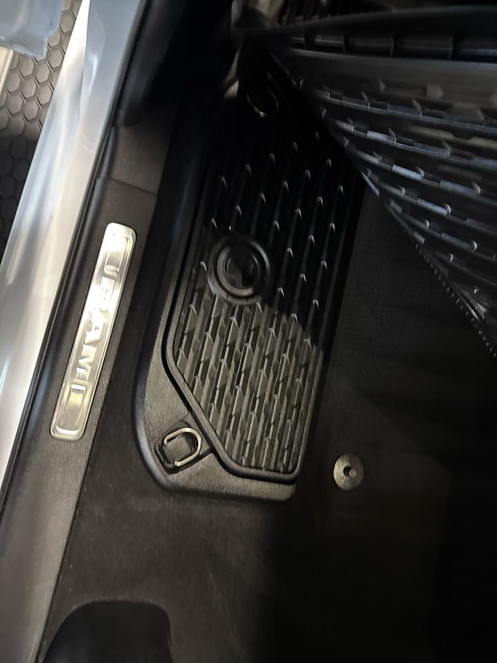 RAM 1500 Laramie Crew Cab 4WD 2020