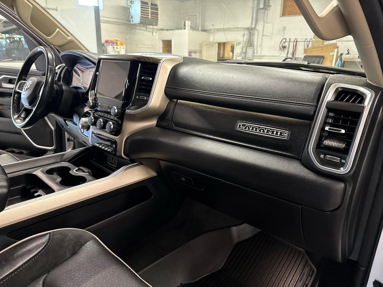 RAM 1500 Laramie Crew Cab 4WD 2020