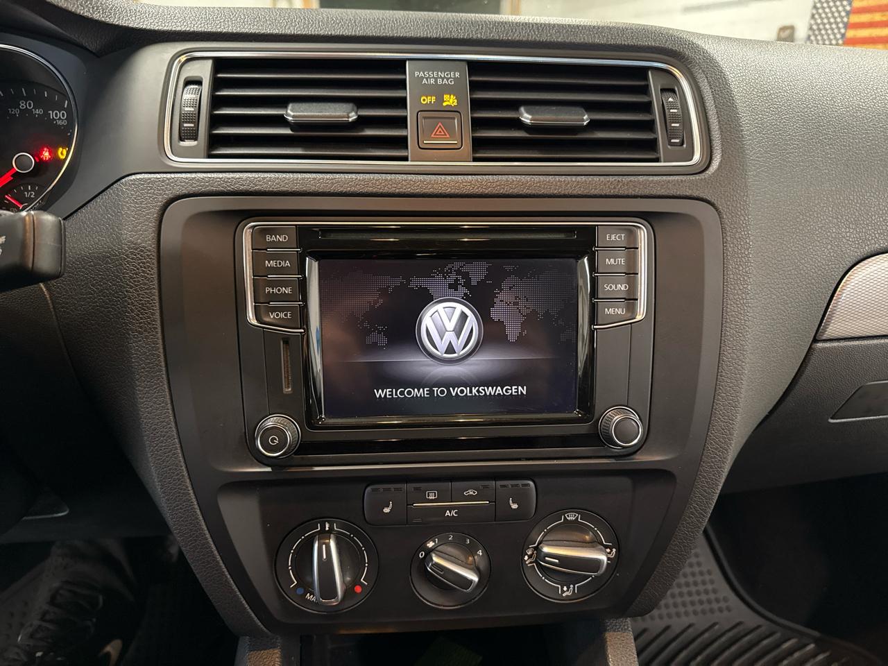 Volkswagen Jetta  2017