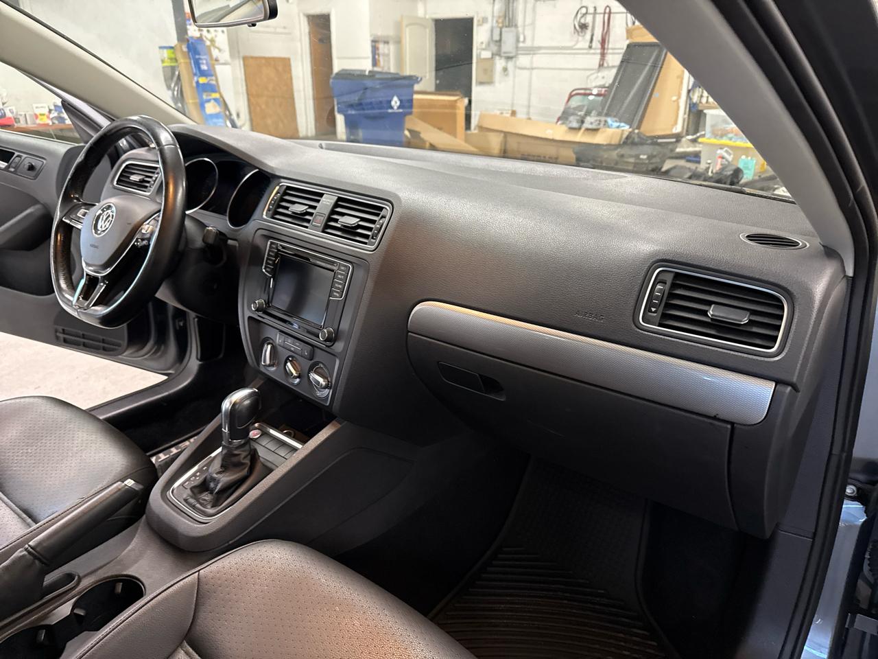 Volkswagen Jetta  2017