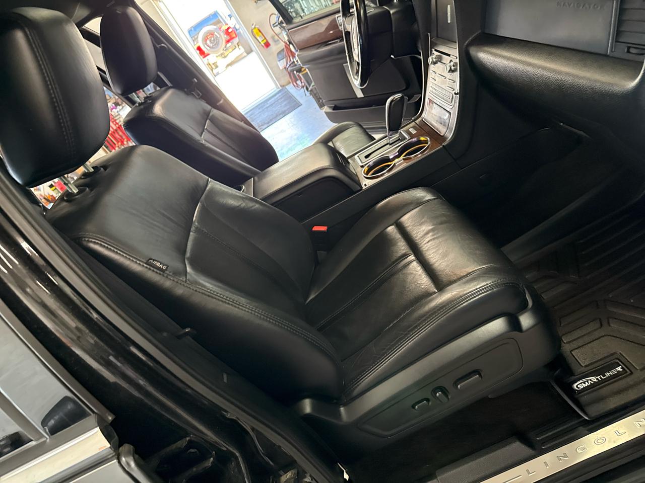 Lincoln Navigator 4WD 2015