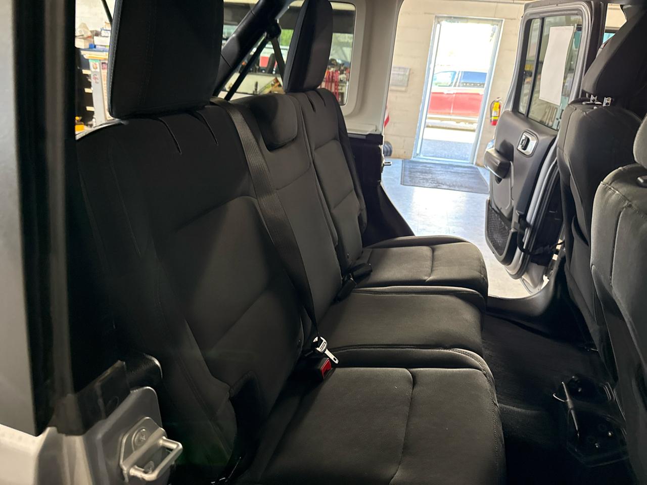 Jeep Wrangler Unlimited Sport 2018