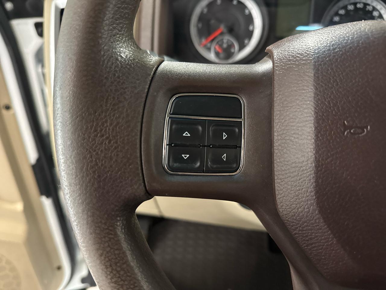 RAM 1500 SLT Crew Cab 4WD 2013