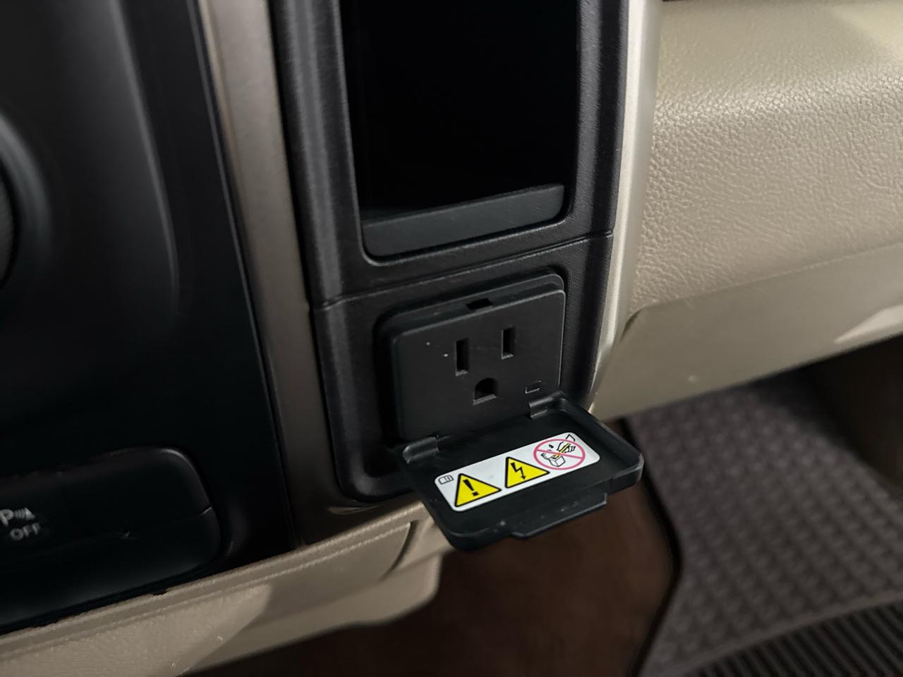 RAM 1500 SLT Crew Cab 4WD 2013