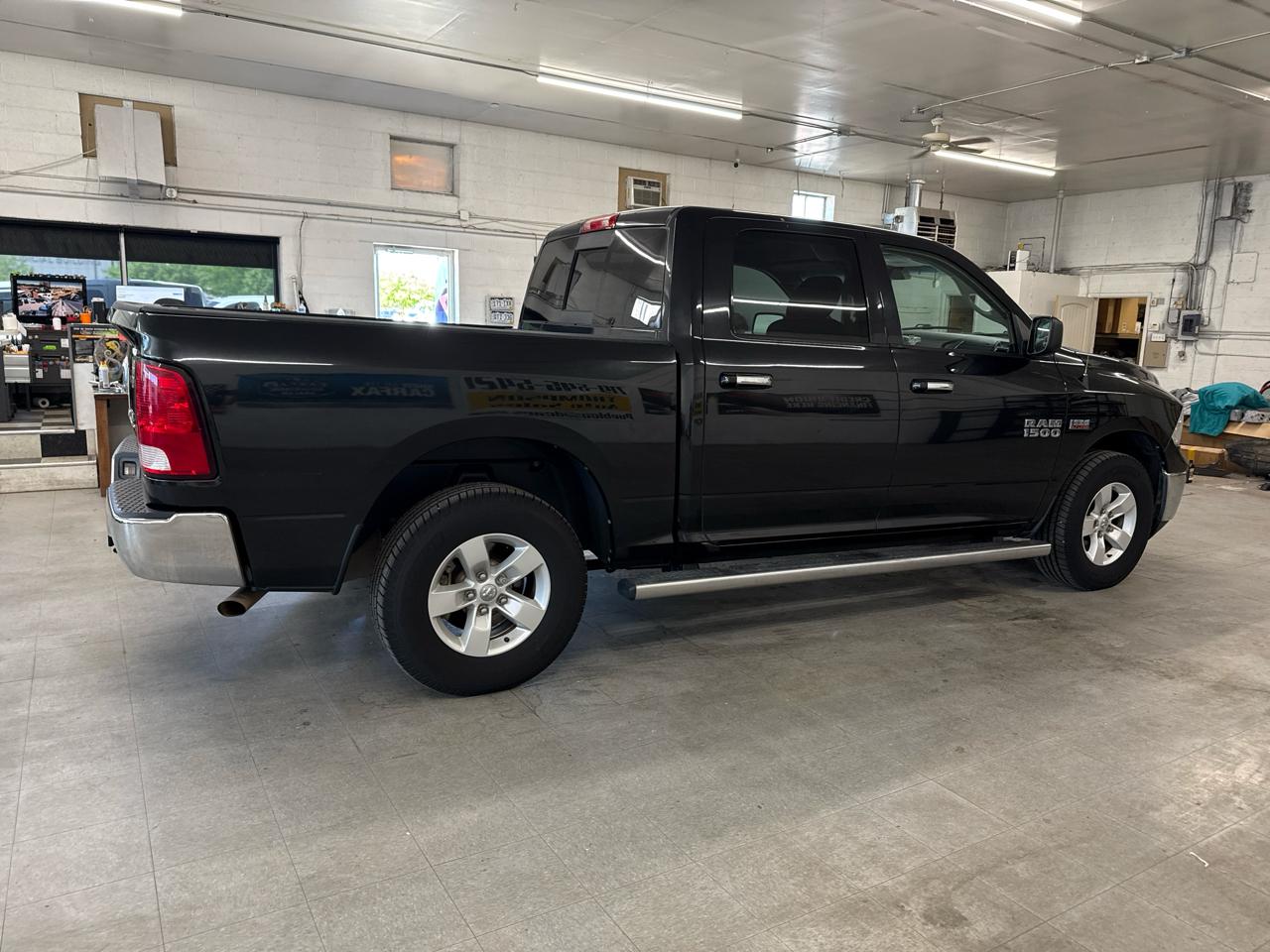 RAM 1500 SLT Crew Cab 4WD 2017