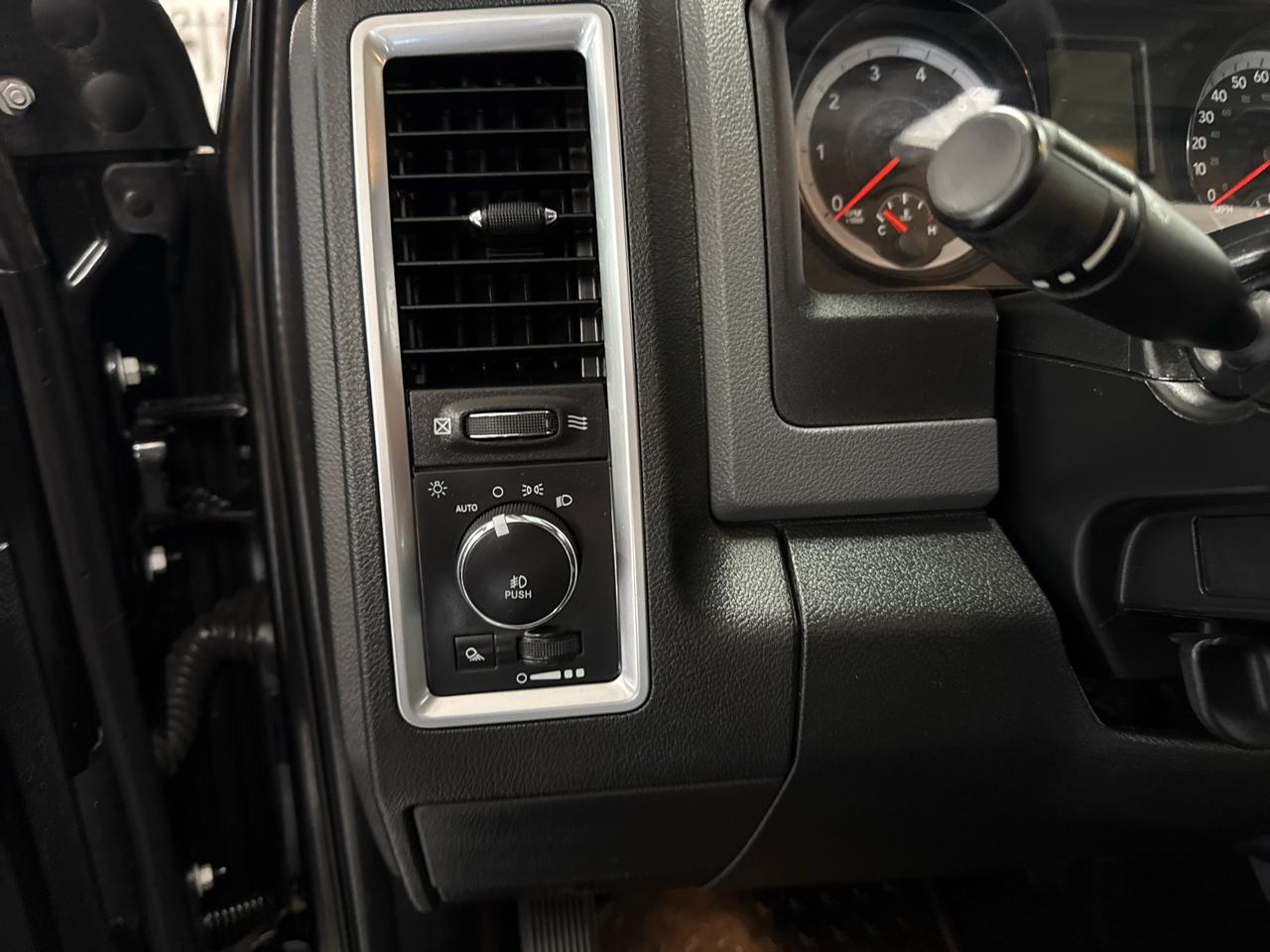 RAM 1500 SLT Crew Cab 4WD 2017