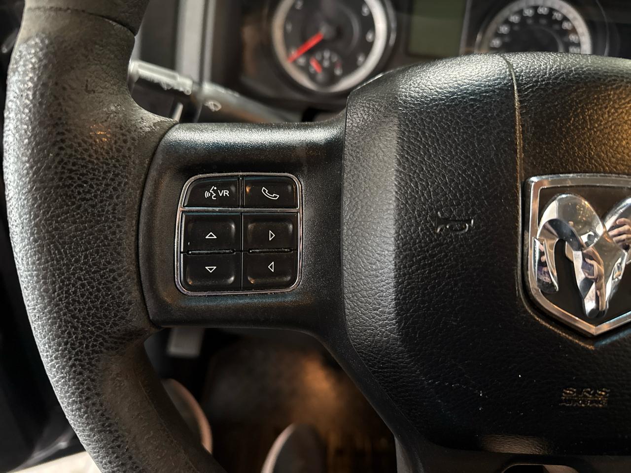RAM 1500 SLT Crew Cab 4WD 2017