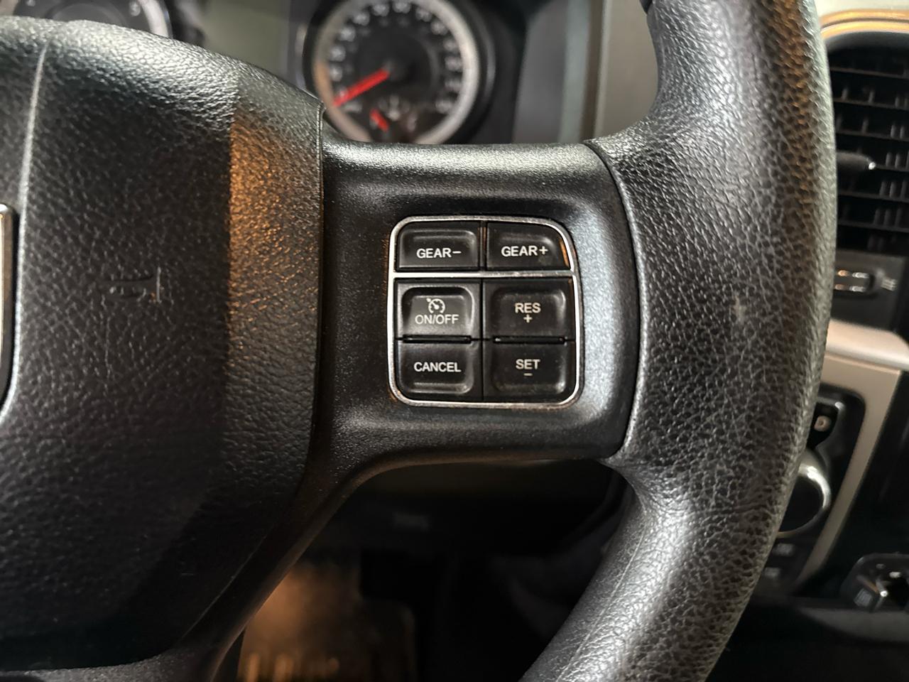 RAM 1500 SLT Crew Cab 4WD 2017
