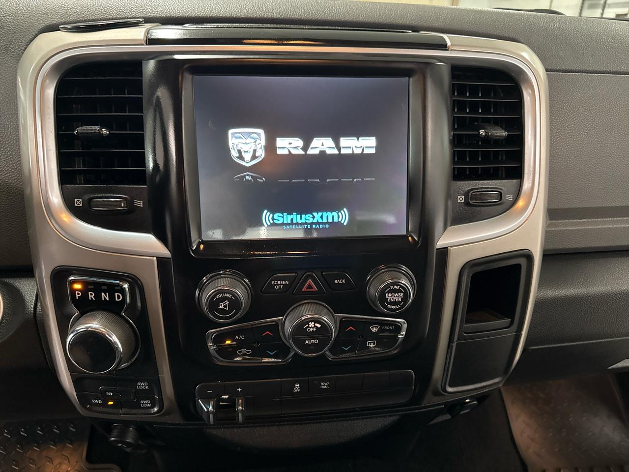 RAM 1500 SLT Crew Cab 4WD 2017