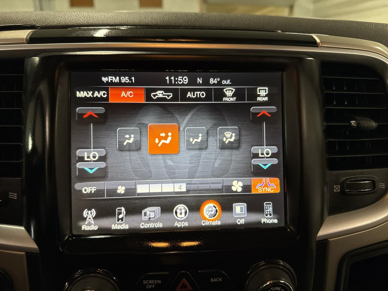 RAM 1500 SLT Crew Cab 4WD 2017