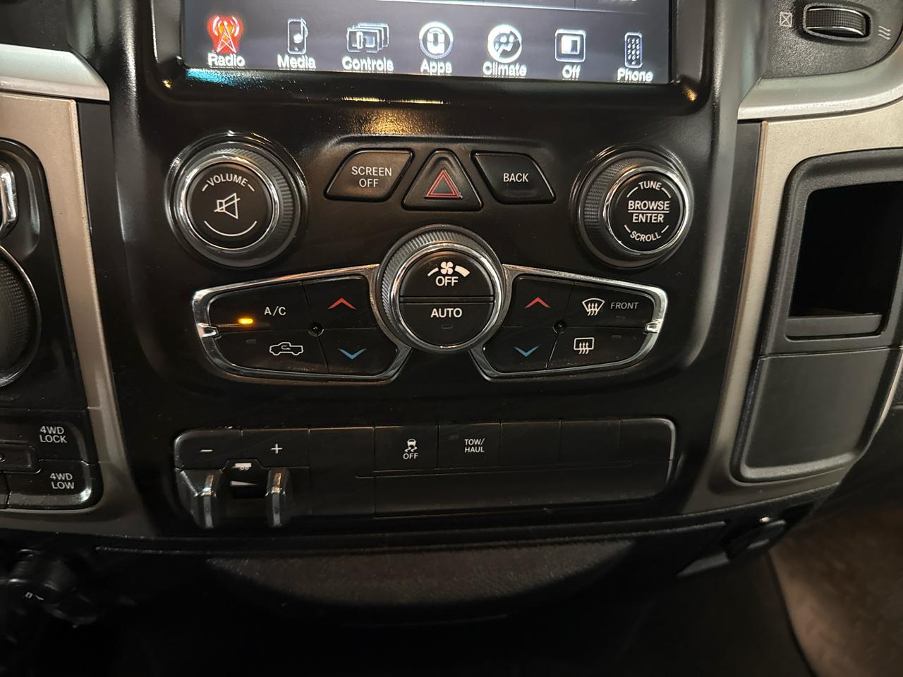 RAM 1500 SLT Crew Cab 4WD 2017
