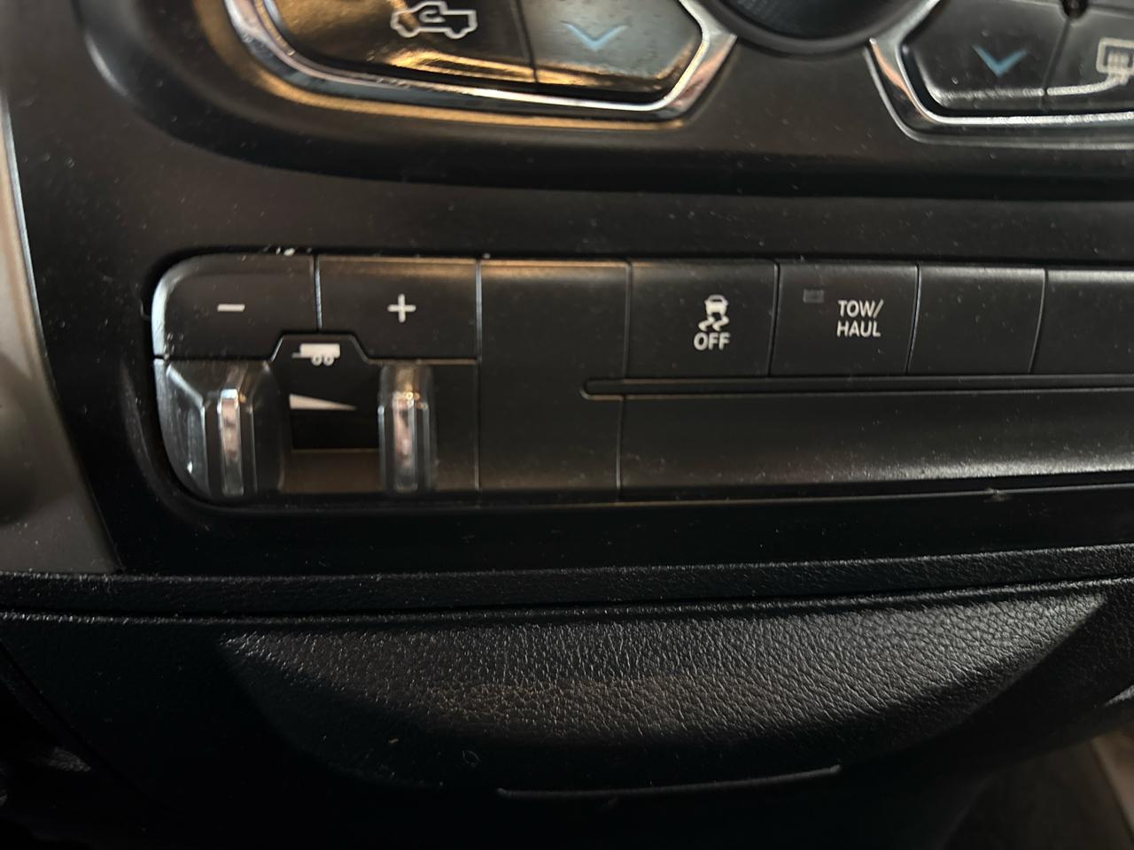 RAM 1500 SLT Crew Cab 4WD 2017
