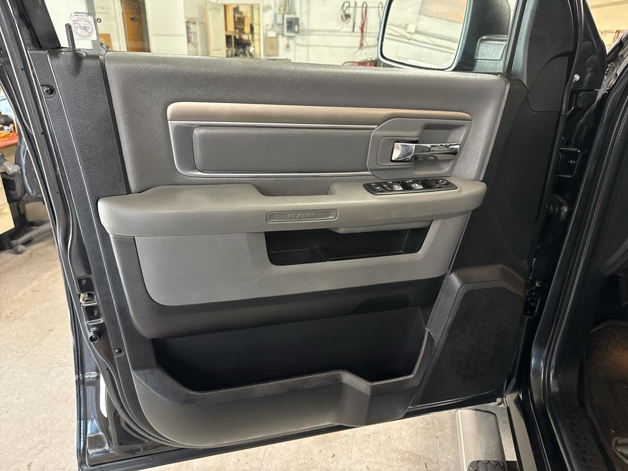 RAM 1500 SLT Crew Cab 4WD 2017