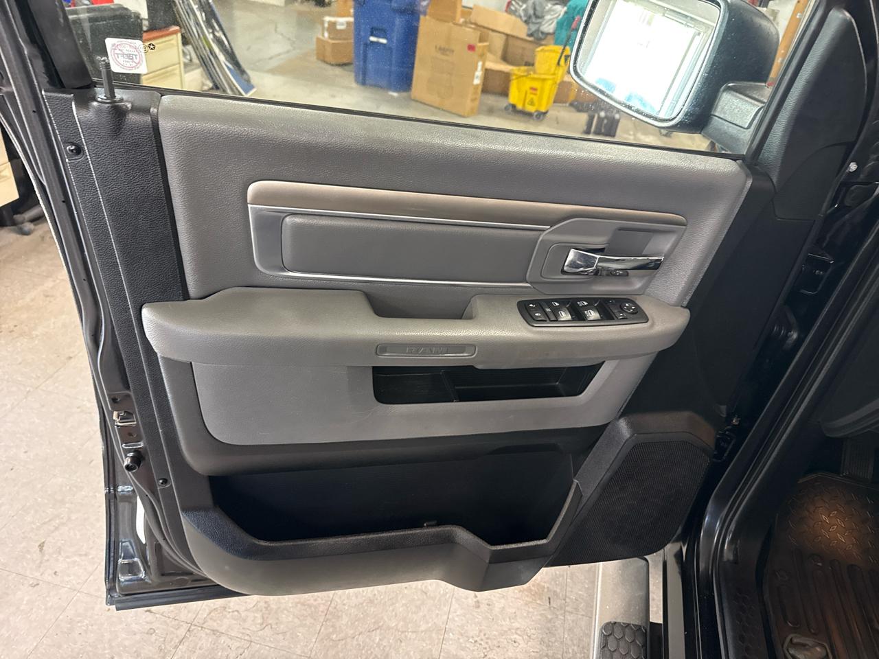 RAM 1500 SLT Crew Cab 4WD 2017