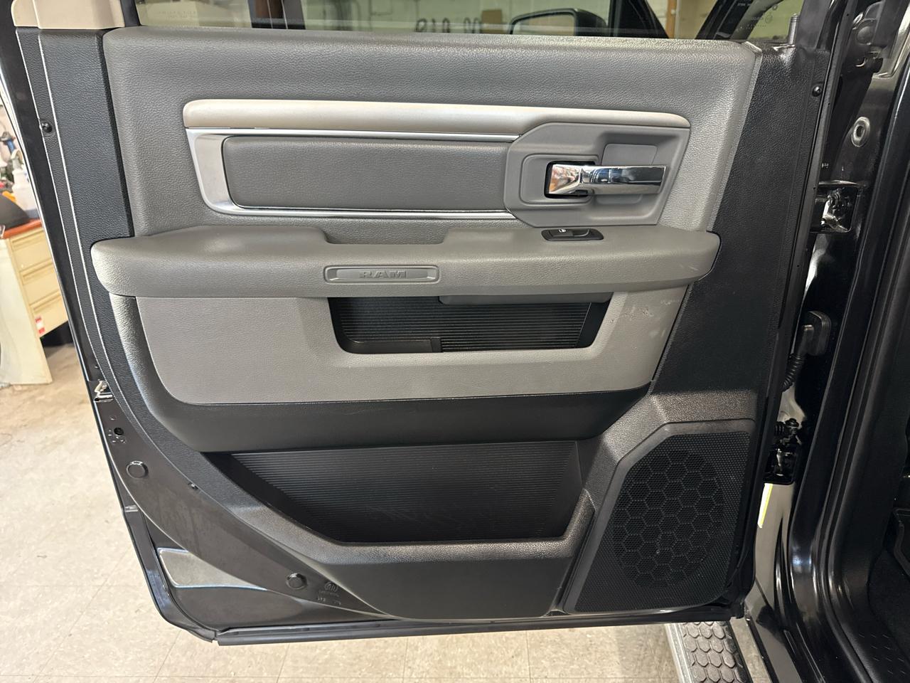 RAM 1500 SLT Crew Cab 4WD 2017