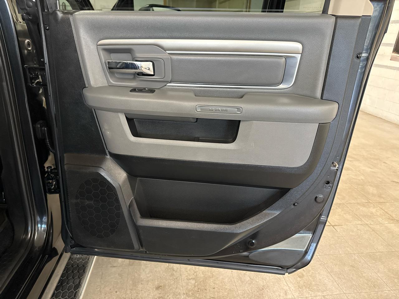 RAM 1500 SLT Crew Cab 4WD 2017