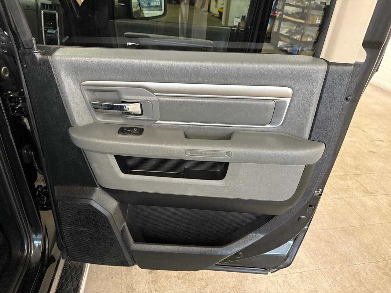 RAM 1500 SLT Crew Cab 4WD 2017