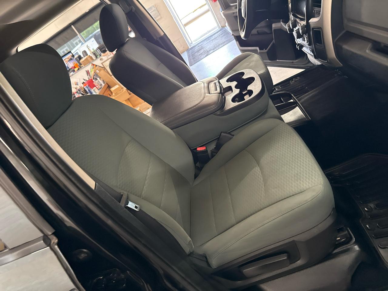 RAM 1500 SLT Crew Cab 4WD 2017