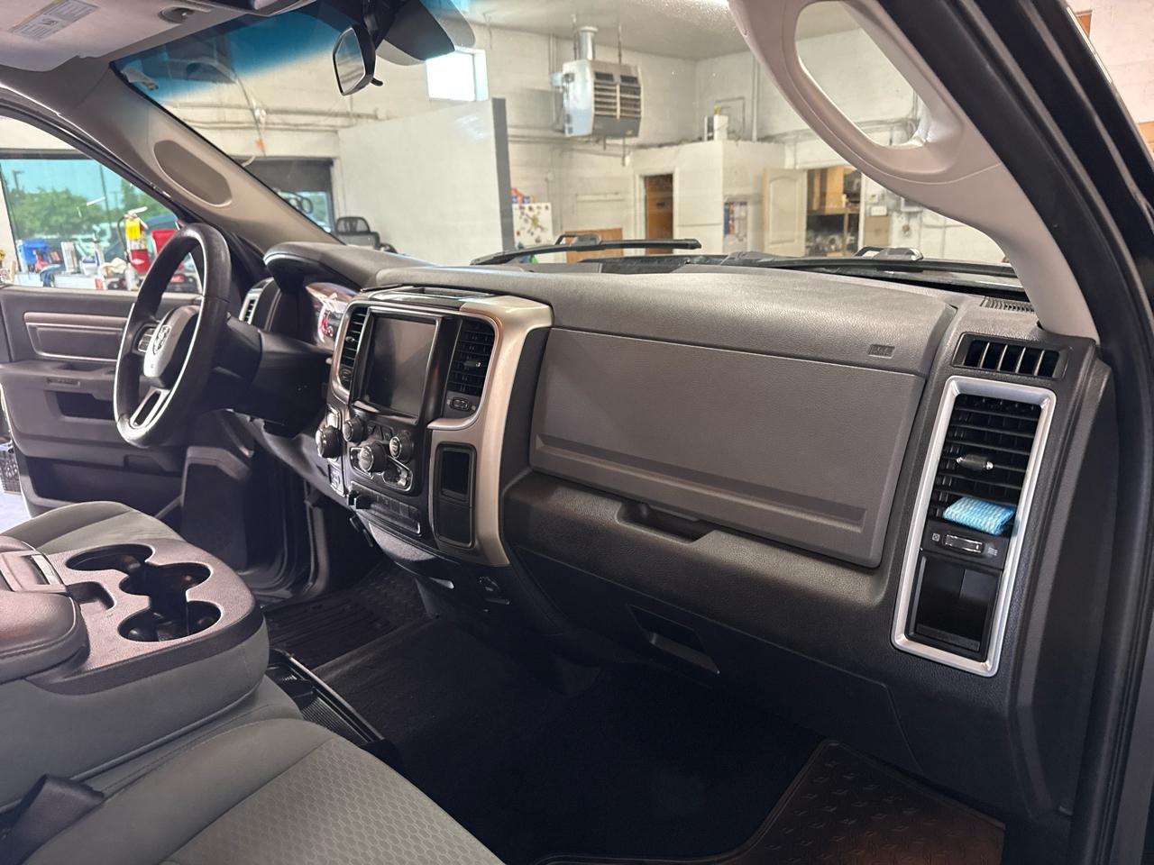 RAM 1500 SLT Crew Cab 4WD 2017