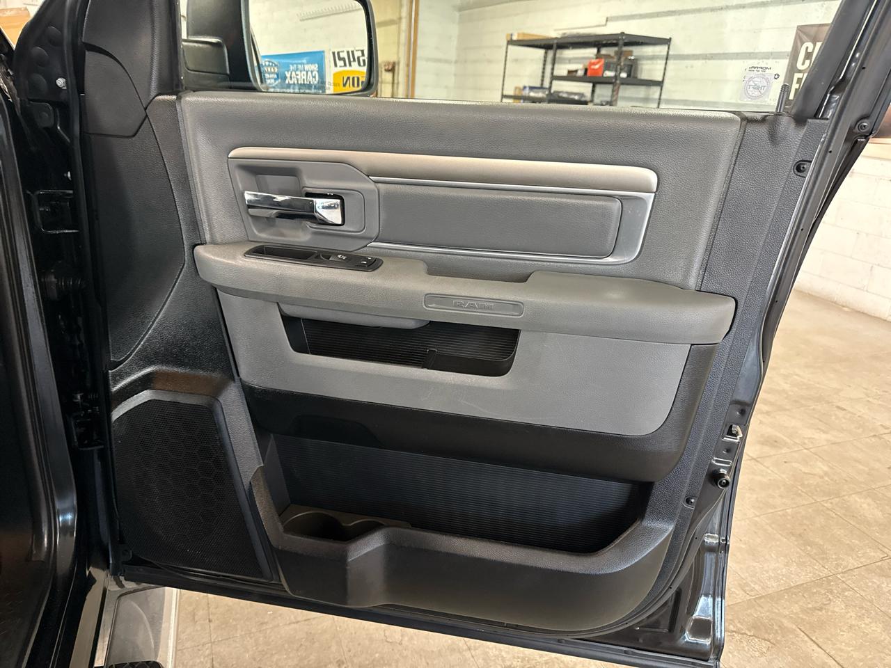 RAM 1500 SLT Crew Cab 4WD 2017
