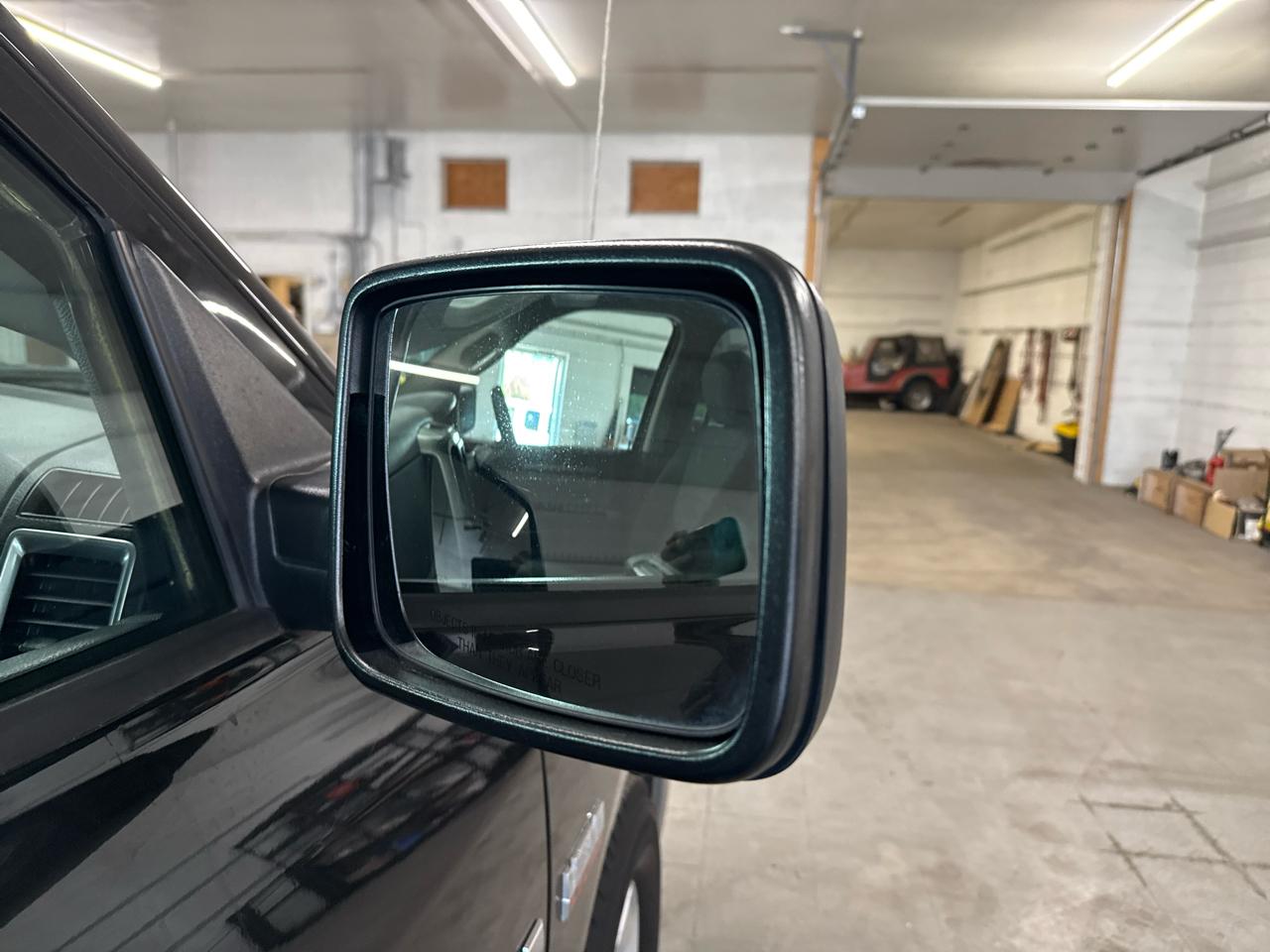 RAM 1500 SLT Crew Cab 4WD 2017