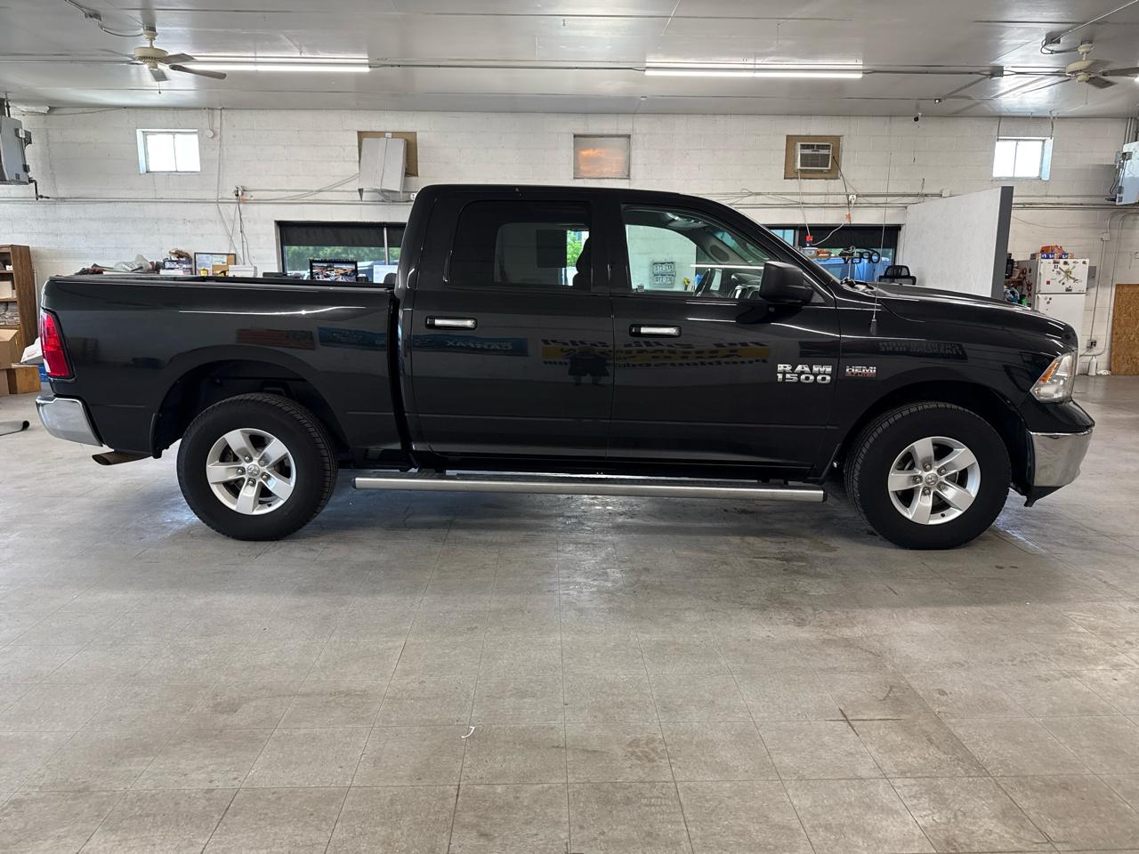 RAM 1500 SLT Crew Cab 4WD 2017