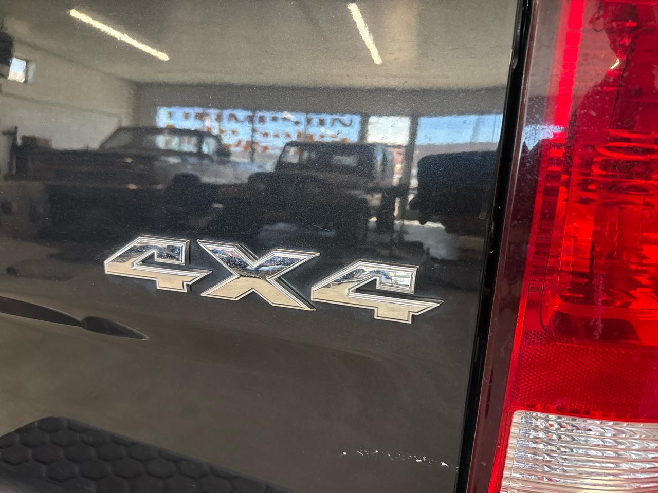 RAM 1500 SLT Crew Cab 4WD 2017