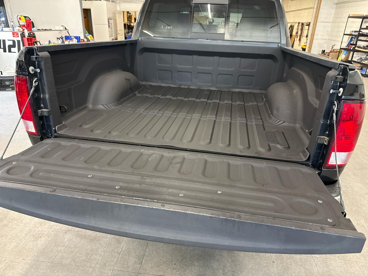 RAM 1500 SLT Crew Cab 4WD 2017